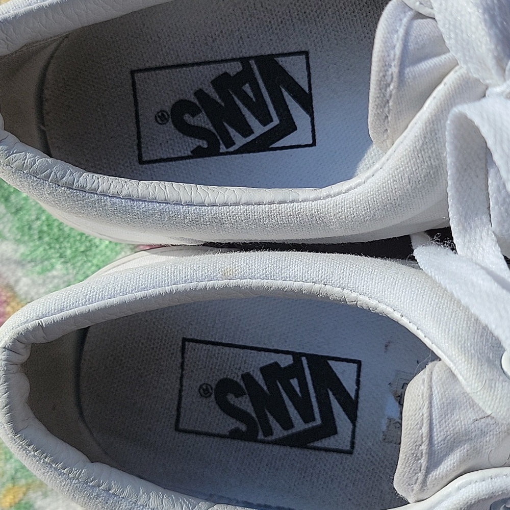 VANS - Picture 2 of 5
